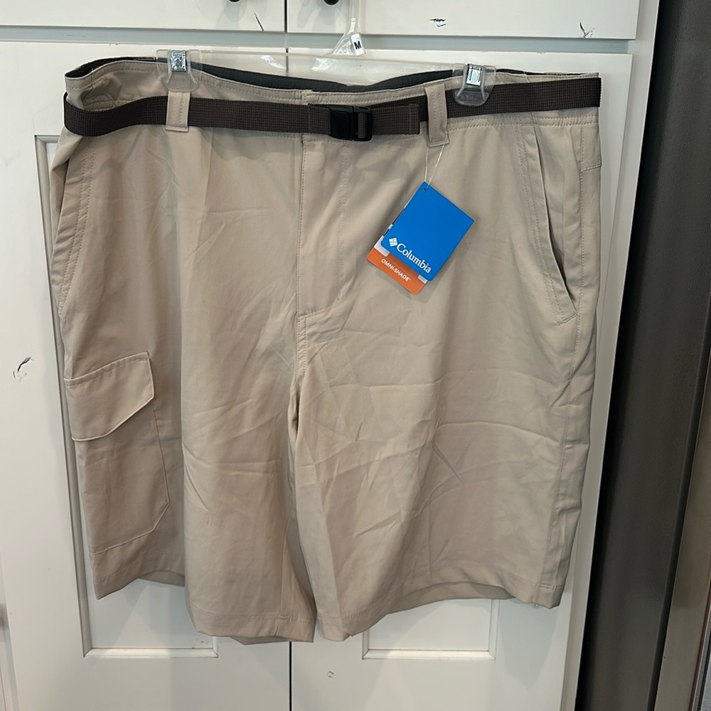 Columbia Men’s shorts. Light tan. Size 38. Inseam 10”.
